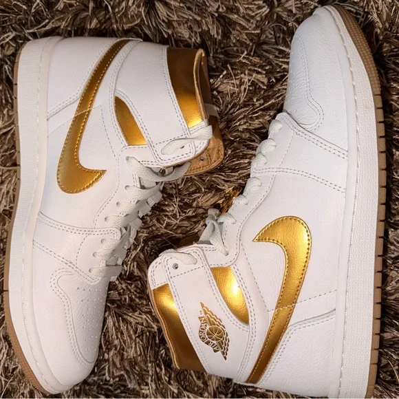 Nike White and Gold Women's Sneakers - Picture 2 of 8